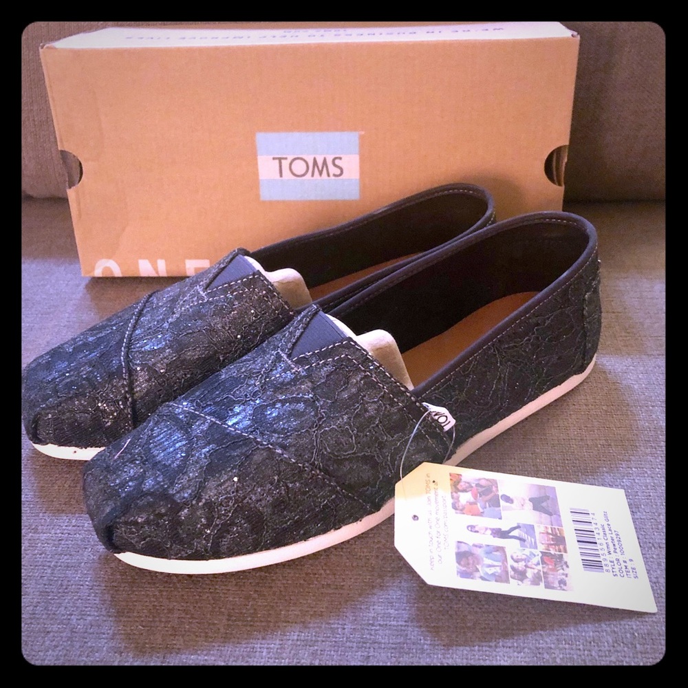 NWT & box TOMS Classic Pewter Lace Glitz Size 9